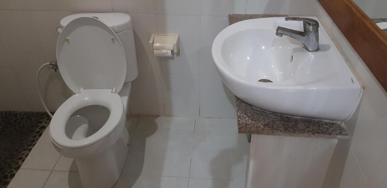 Surya Home Stay Nusa Lembongan  Bagian luar foto
